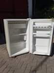 A picture of Show case nipe 100 kitanda 5 6 cheupe mninga mbao