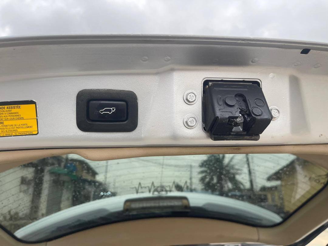 A picture of Venza 2012 4plug