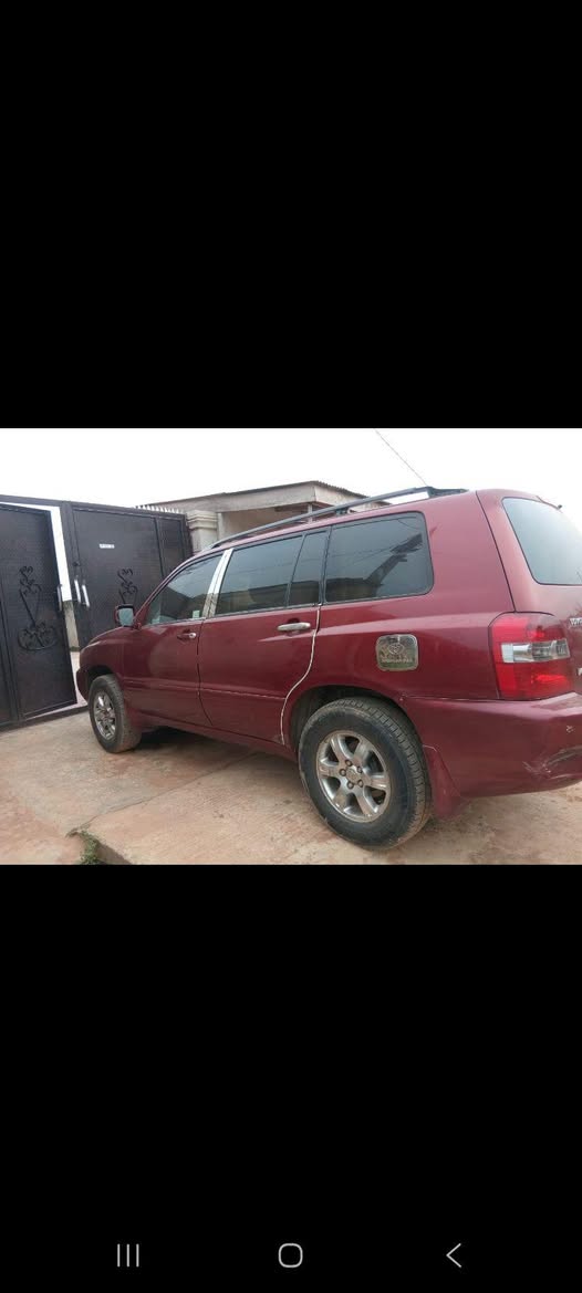 A picture of 2004 Toyota highlander