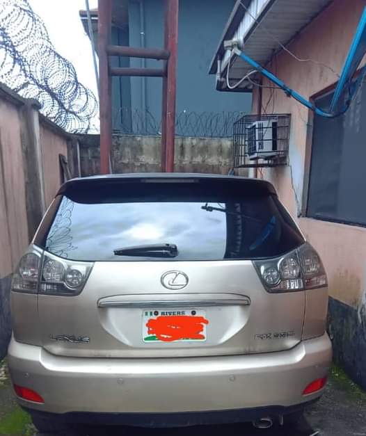 A picture of Lexus RX 330