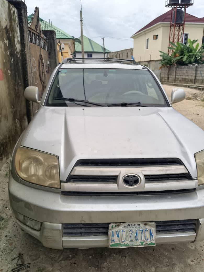 A picture of 2005 Toyota 4runner