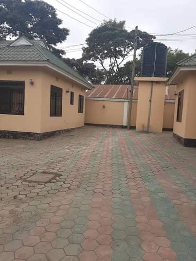 A picture of Double selfu inapangishwa Sakina