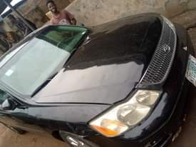 A picture of Toyota Avalon 1 4m