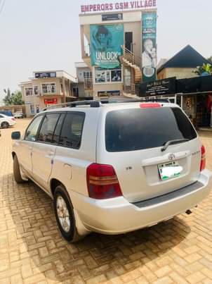 A picture of A very clean deal 2006 model Toyota Highlander available in