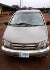 A picture of Toyota Sienna 2001