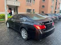 A picture of This is lexus es350 2008 model pure first body full