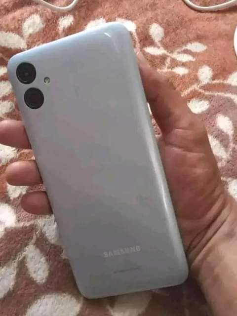 A picture of Samsung A04e