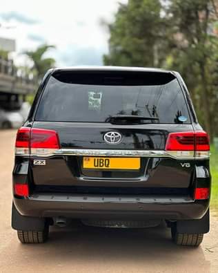 A picture of FRESH IMPORT TOYOTA LAND CRUISER V8 ZX PETROL 2016