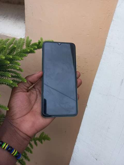 A picture of Infinix hot 12 i 0742584738