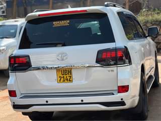A picture of TOYOTA LAND CRUISER V8 Petrol Engine Cream Interior 165 Millions