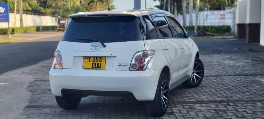 A picture of PRICE MILLION 13 TOYOTA IST Year 2005 Engine 1NZ FE