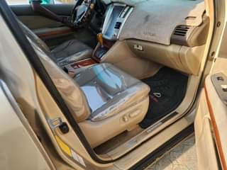A picture of LEXUS RX330
