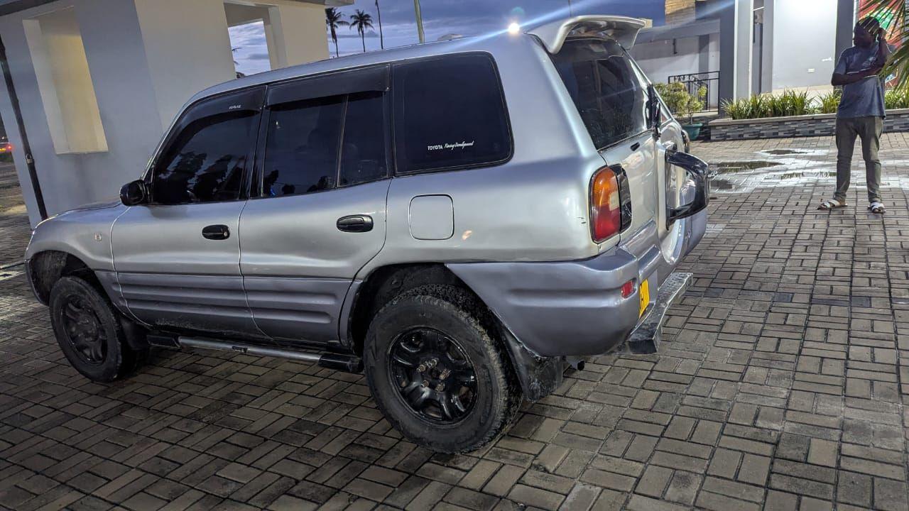 A picture of TOYOTA RAV4 OLD