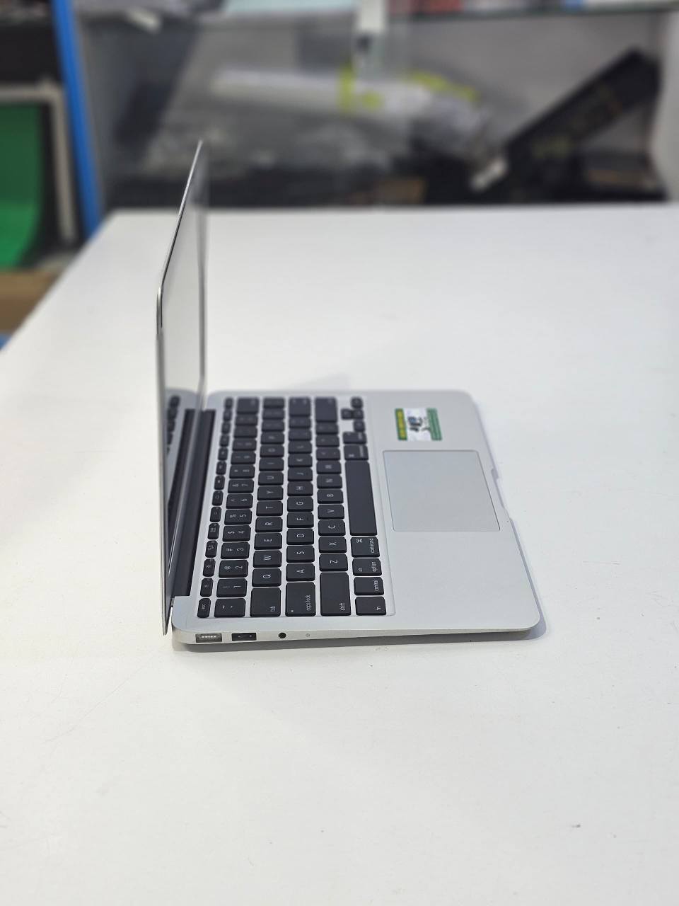 A picture of MacBook air 2012