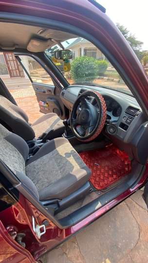 A picture of toyota rav4 manual price 15 milion.gari ya mzungu.call 0784344883