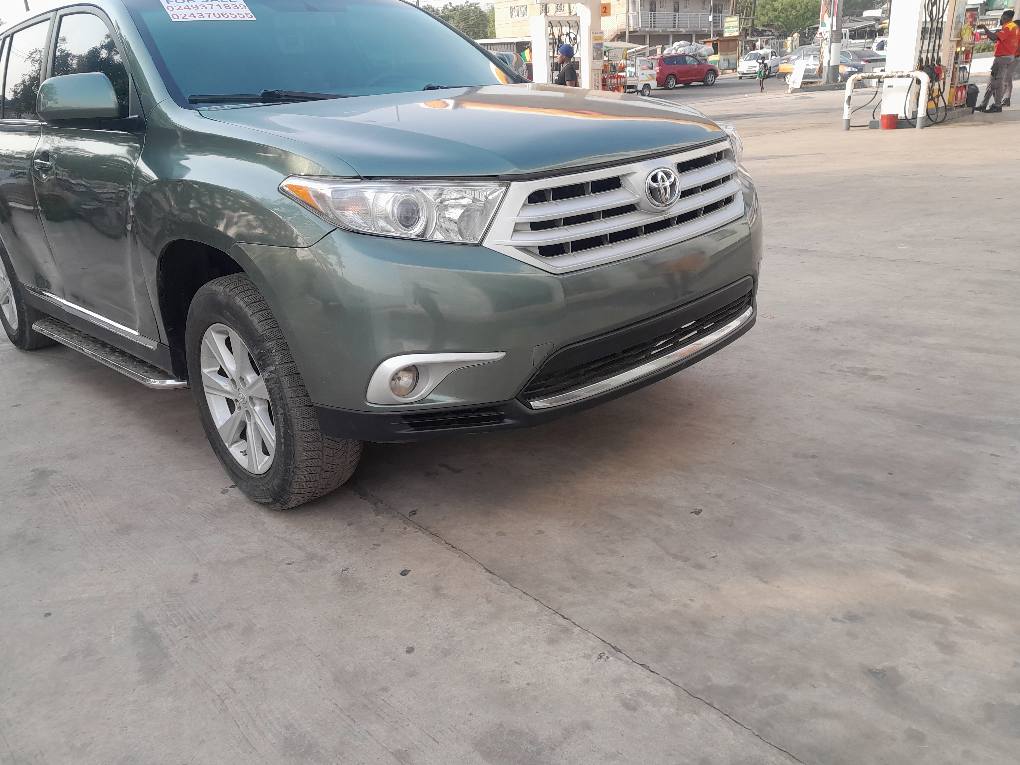 A picture of Toyota Highlander 2013 model unregistered