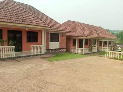 A picture of 2 bedrooms and sitting room for rent in kiwature