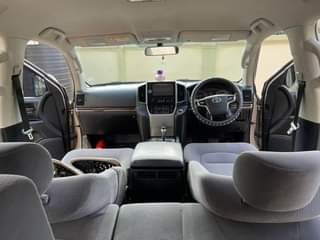 A picture of TOYOTA LAND CRUISER V8