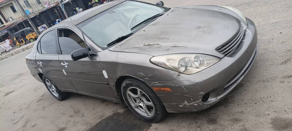 A picture of Lexus ES300 2004