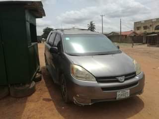 A picture of Toyota sienna 2005 registered 09066107030 