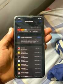 A picture of 11 PRO MAX 64GB FOR YOU