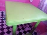 A picture of Meza ya watu wanne
