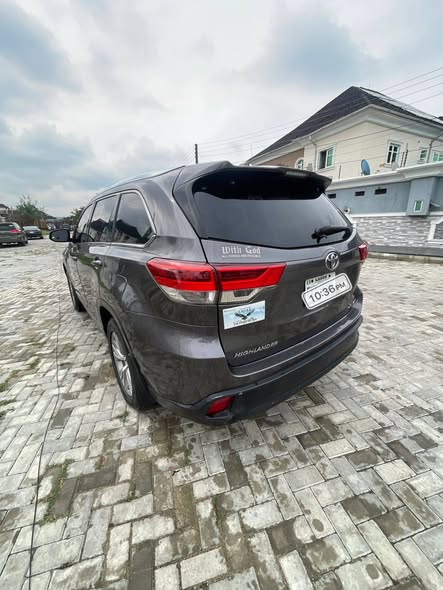 A picture of Toyota highlander 2016
