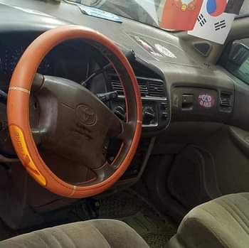 A picture of Toyota sienna 1998 model