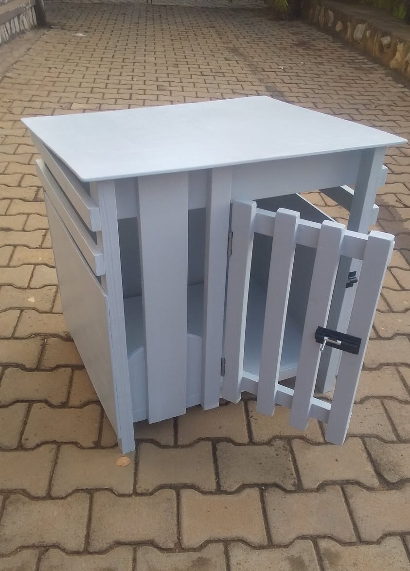 A picture of Dog house for Maltese