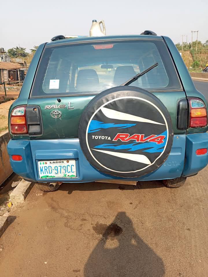 A picture of 1999 Toyota RAV4 Automatic. Good Engine and Gear AC needed