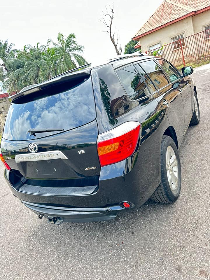 A picture of Toyota Highlander 2010 N15.5m