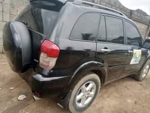 A picture of 2005 RAV4 Good Engine n Gear Beautiful Interior AC Works