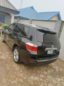 A picture of Register Toyota Highlander 2010 model