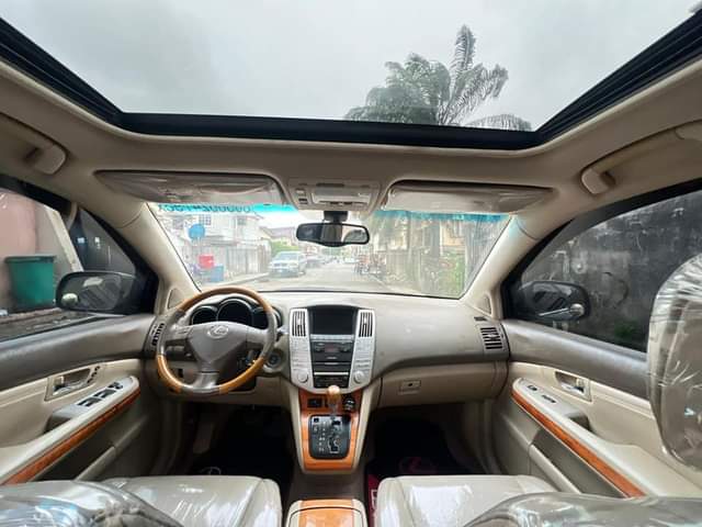 A picture of Few months registered not used 2005 Rx330 Pure first body