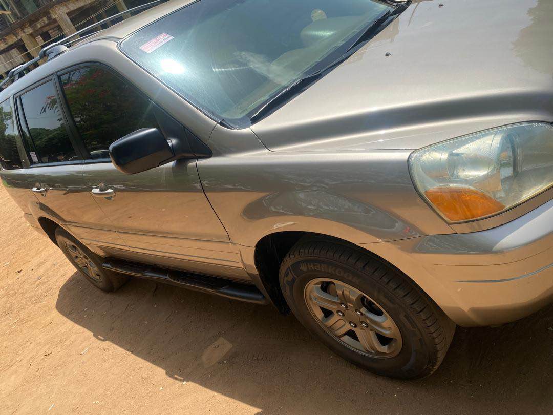 A picture of Honda pilot Toks standard