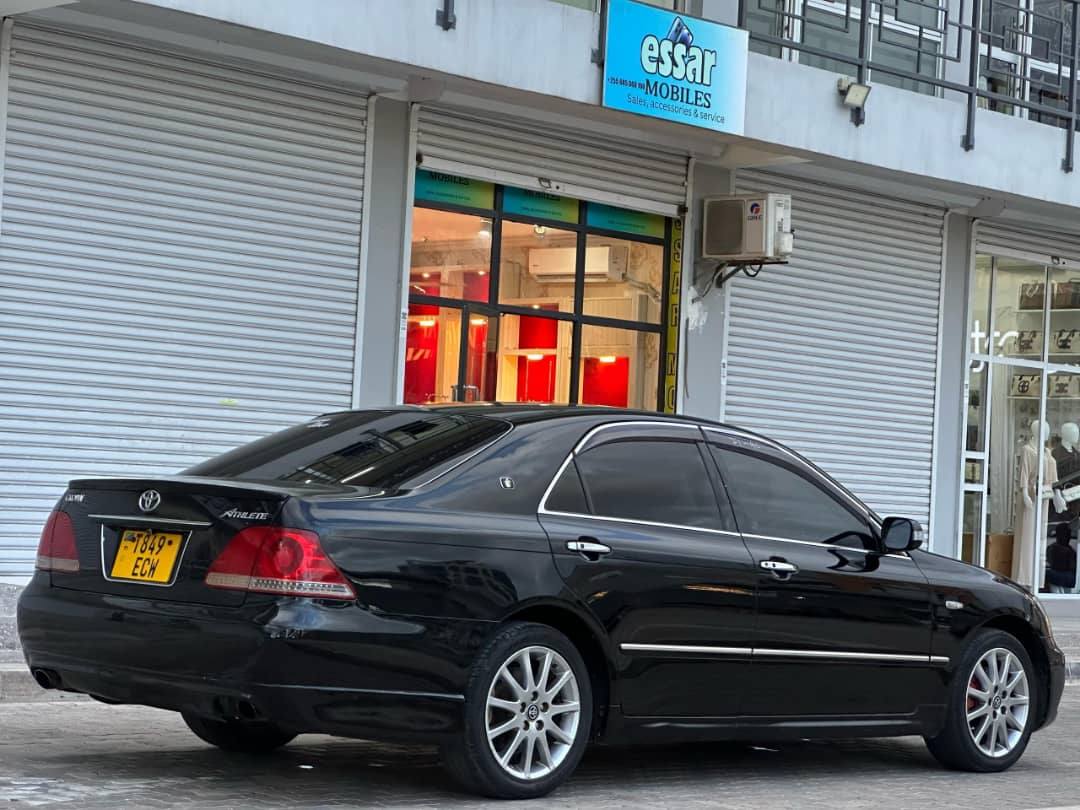 A picture of TOYOTA CROWN ATHLETE 