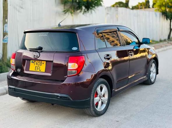 A picture of TOYOTA IST