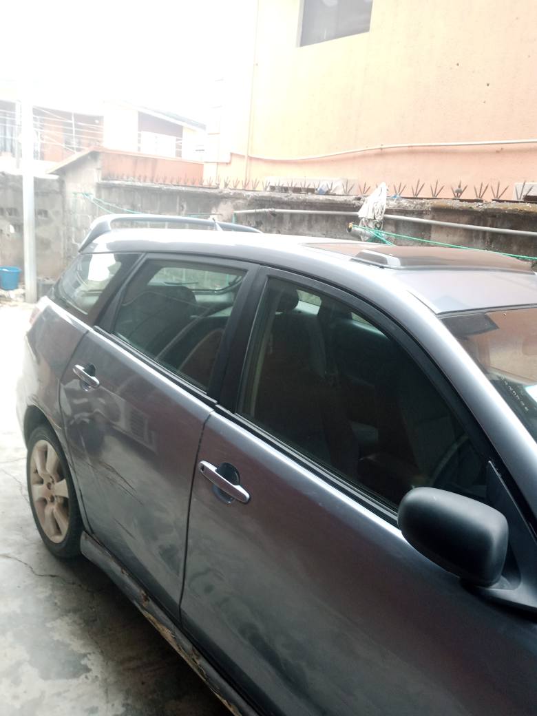 A picture of Toyota Matrix 2005