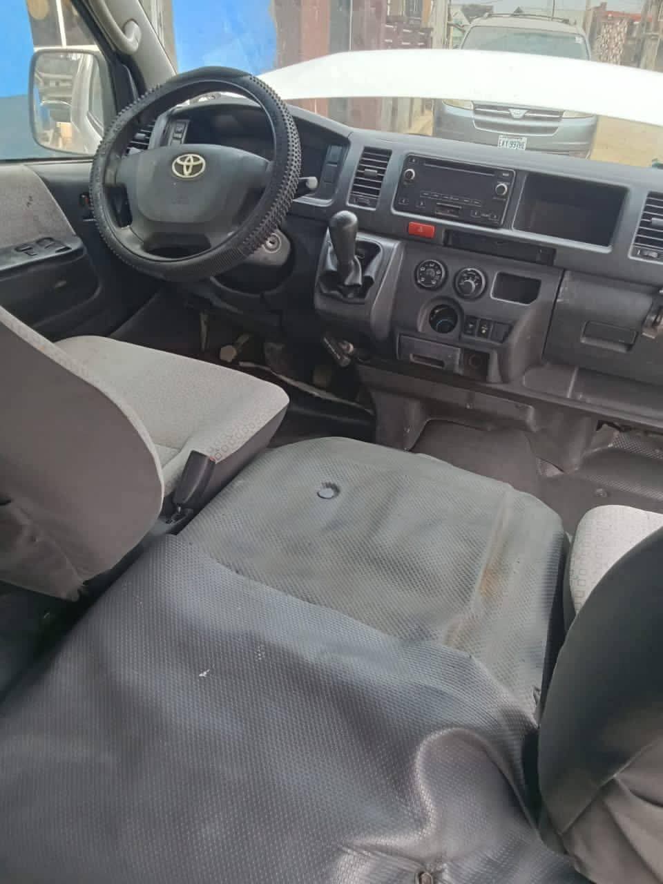 A picture of Hummer 3 Bus 2015 Model