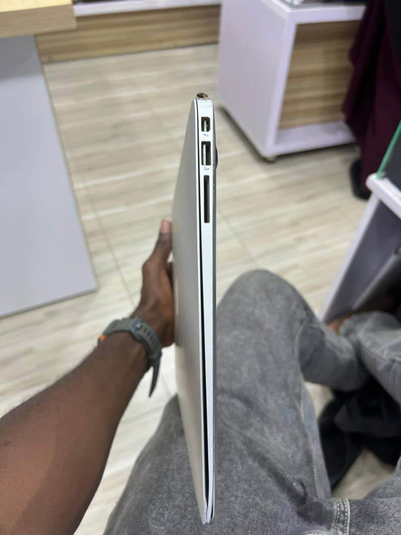 A picture of MacBook 2015 model