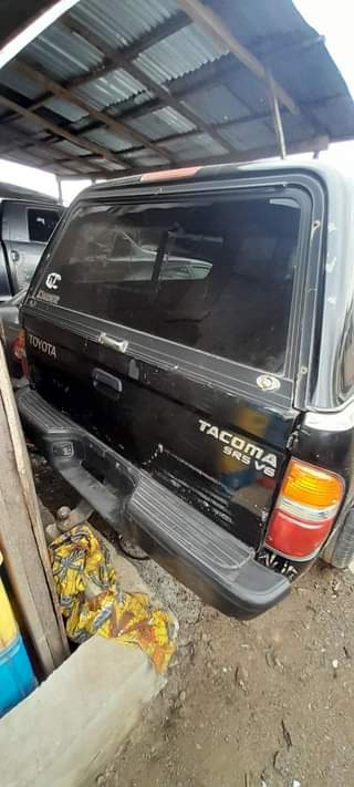 A picture of Toyota Tocoma 2003 with Auxiliary not register