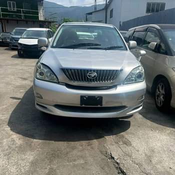 A picture of Toyota harrier 2011model. 0700327795 