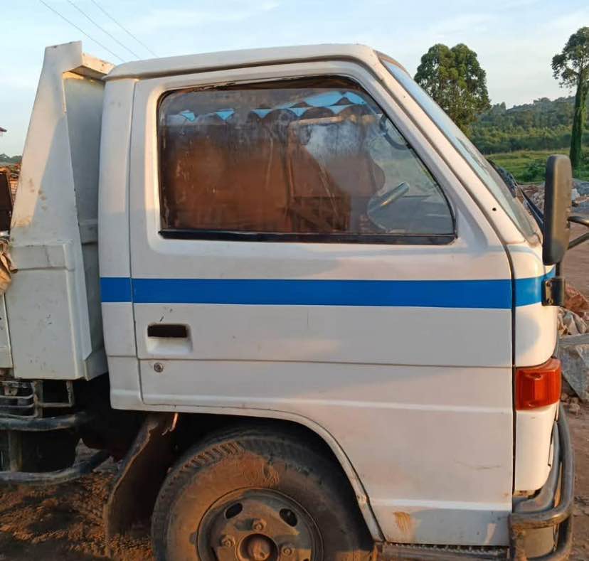 A picture of ISUZU TIPPER