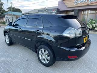 A picture of TOYOT HARRIER NEW MODEL