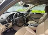 A picture of Mercedes Benz GL550