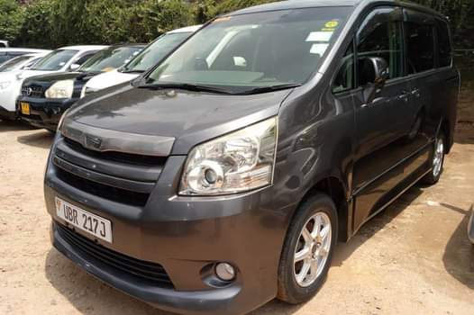 A picture of NOAH 2009 UBR 4 WD Black interior 15 Millions deposit.