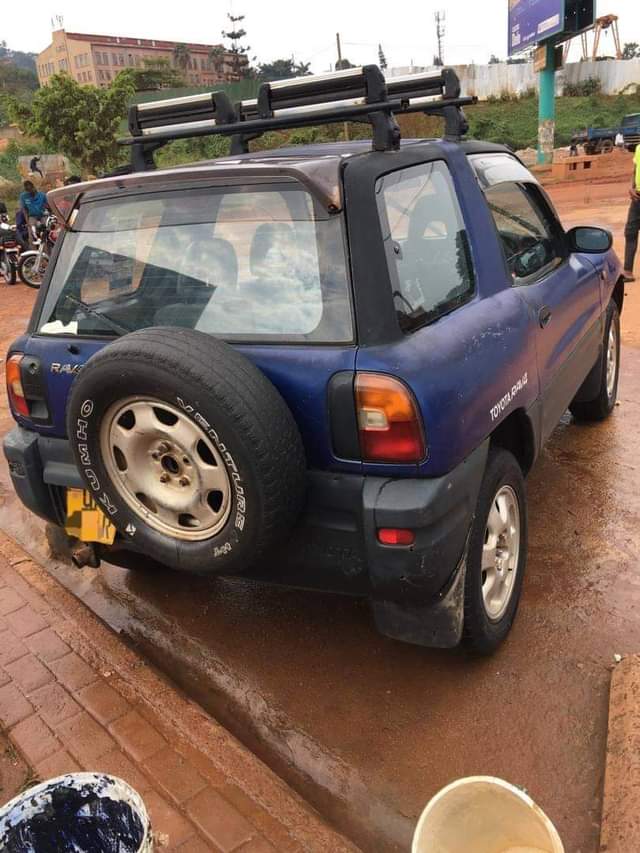 A picture of 1998 Toyota Rav 4