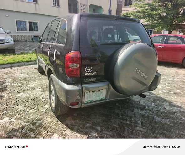 A picture of 2005 Toyota RAV4