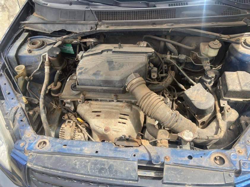 A picture of 2005 TOYOTA RAV04 05 MODEL RAV04