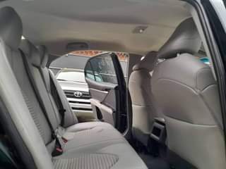 A picture of 2020 Toyota Camry SE 10000
